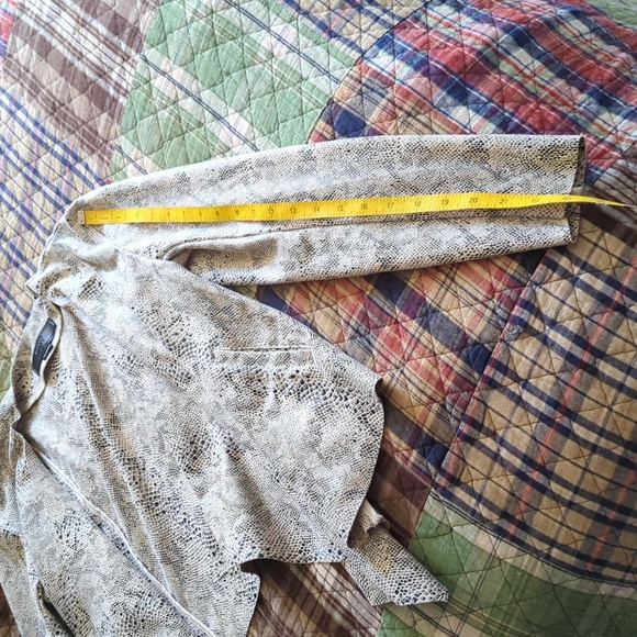 Jacket soft material snake skin inspired - Picture 5 of 8